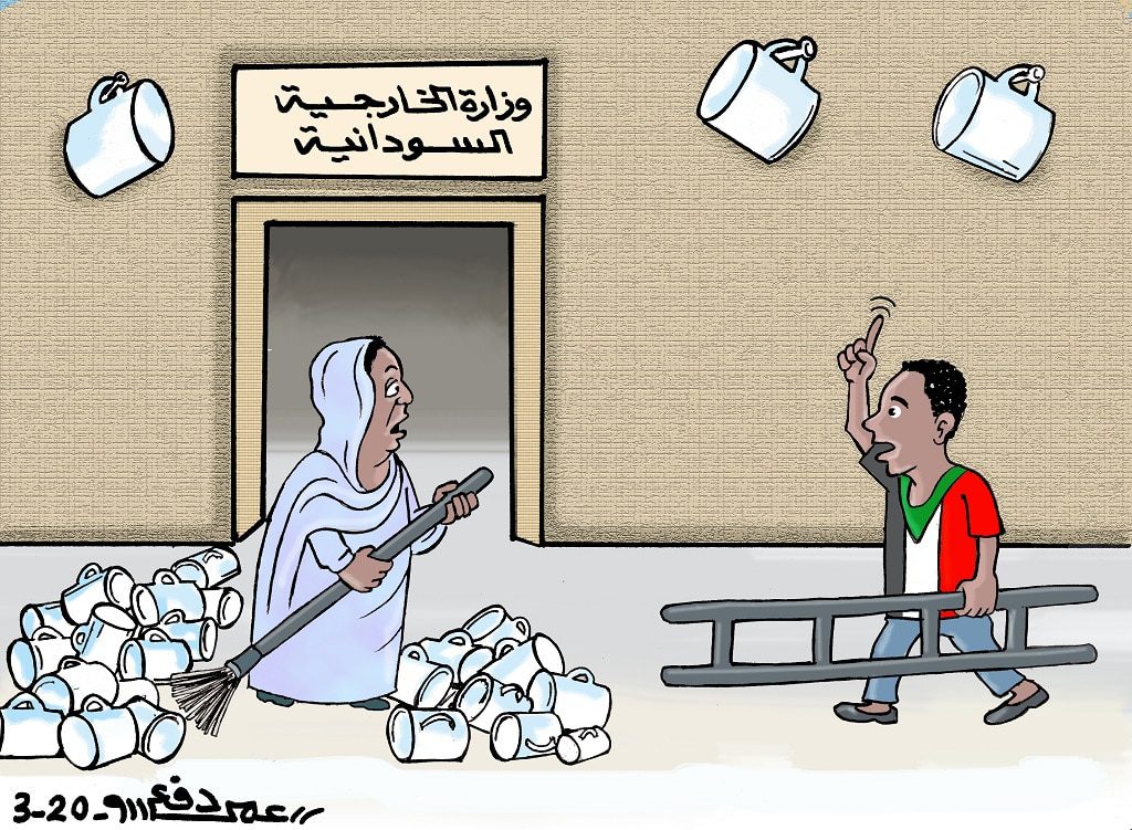 تنظيف الخارجية من فلول النظام ... كاريكاتير عمر دفع الله