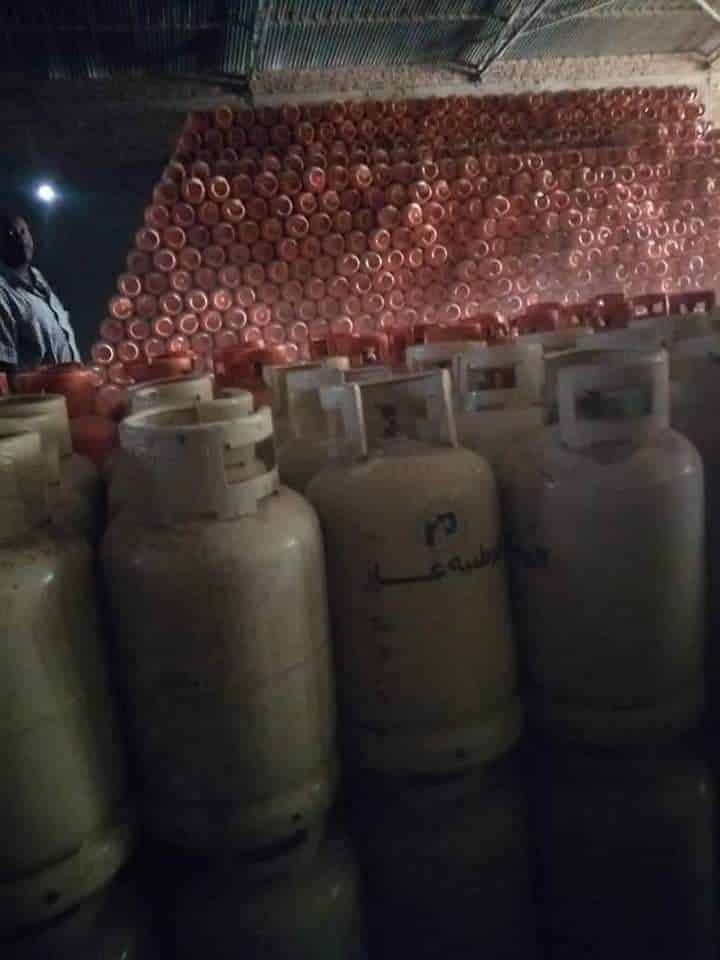 ضبط 9000 أنبوبة غاز بأحد مخازن كسلا