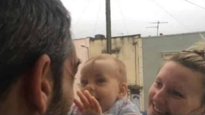 كلن على ديفيد البقاء في عزلة عن زوجته وطفله