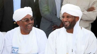 نجل الصادق المهدي وعمرالبشير