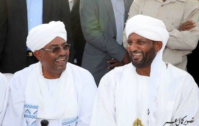 نجل الصادق المهدي وعمرالبشير