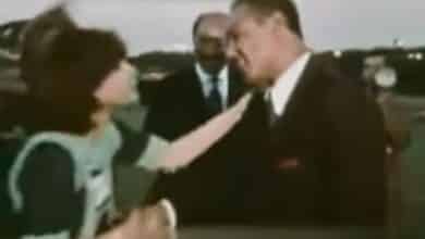 اسرة السادات تستقبل النميري