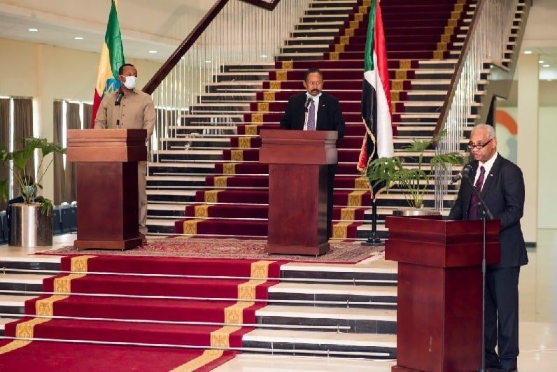 رئيس الوزراء عبد الله حمدوك ورئيس الوزراء الإثيوبي في ختام المباحثات بالخرطوم
