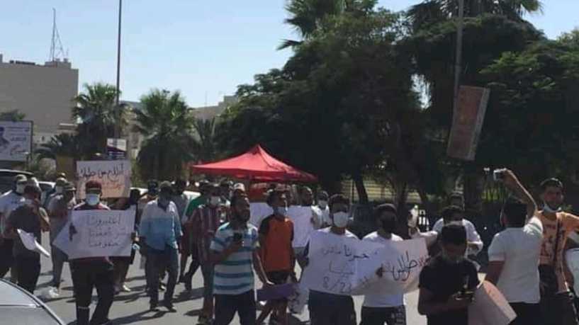 ليبيون يتظاهرون بسبب سوء الأوضاع المعيشية