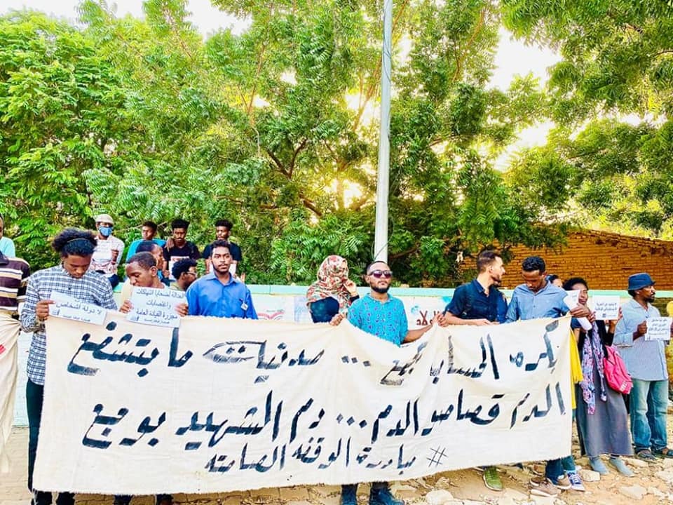 وقفة صامتة أمام القيادة العامة تخليداً لذكرى شهداء مجزرة فض الاعتصام