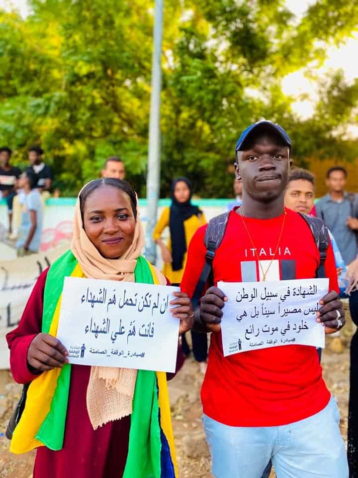 وقفة صامتة أمام القيادة العامة تخليداً لذكرى شهداء مجزرة فض الاعتصام