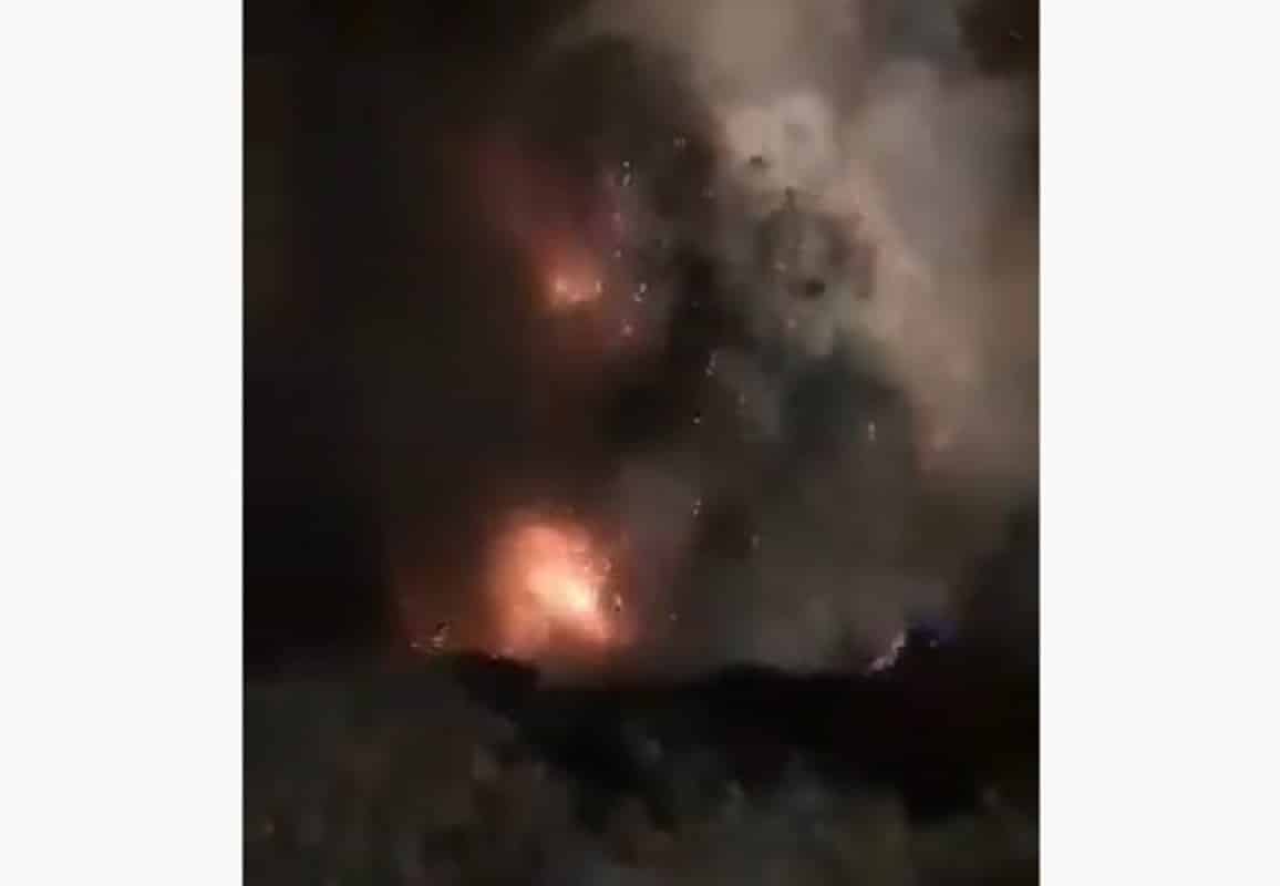 خروج ألسنة لهب من باطن الأرض في مصر يثير الرعب