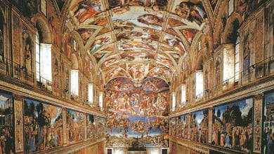 سقف كنيسة سيستينا فى الفاتيكان الذى يعتبر من أروع التحف الفنية لعصر النهضة و أحد أروع أعمال الفنان العظيم مايكل انجلو