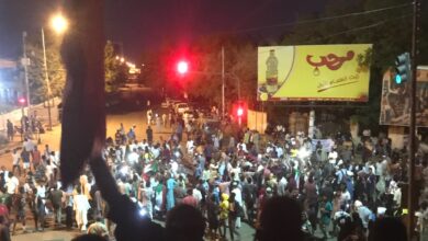 المتظاهرين السلميين الذين افطروا في محيط القيادة العامة في ذكرى مجزرة فض اعتصام القيادة العامة
