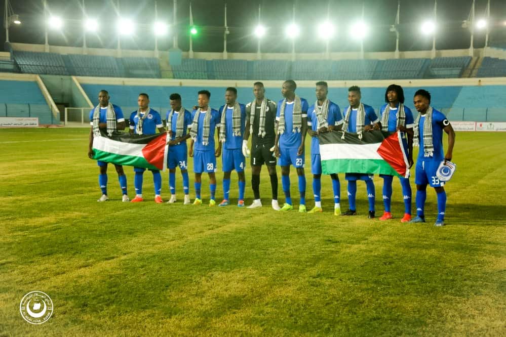 لاعبو الهلال رفعوا العلم الفلسطيني تضامناً مع غزة ضد العدوان الاسرائيلي 