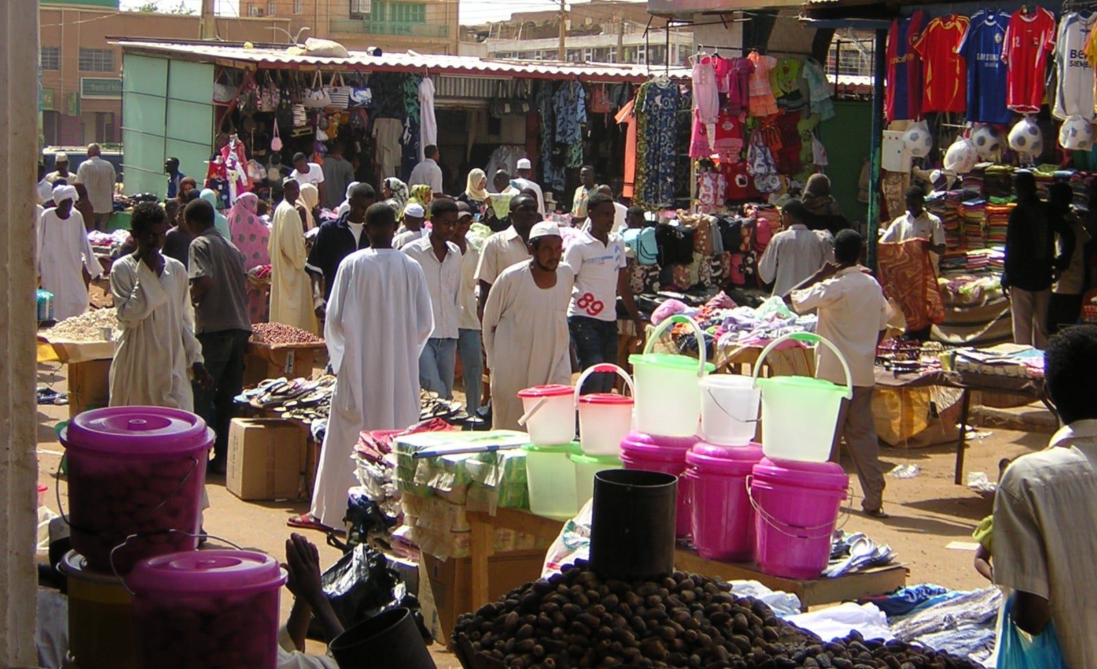 (فرِّيشة) يتهمون موظفين بمحلية أمبدة بـ(الرشوة)