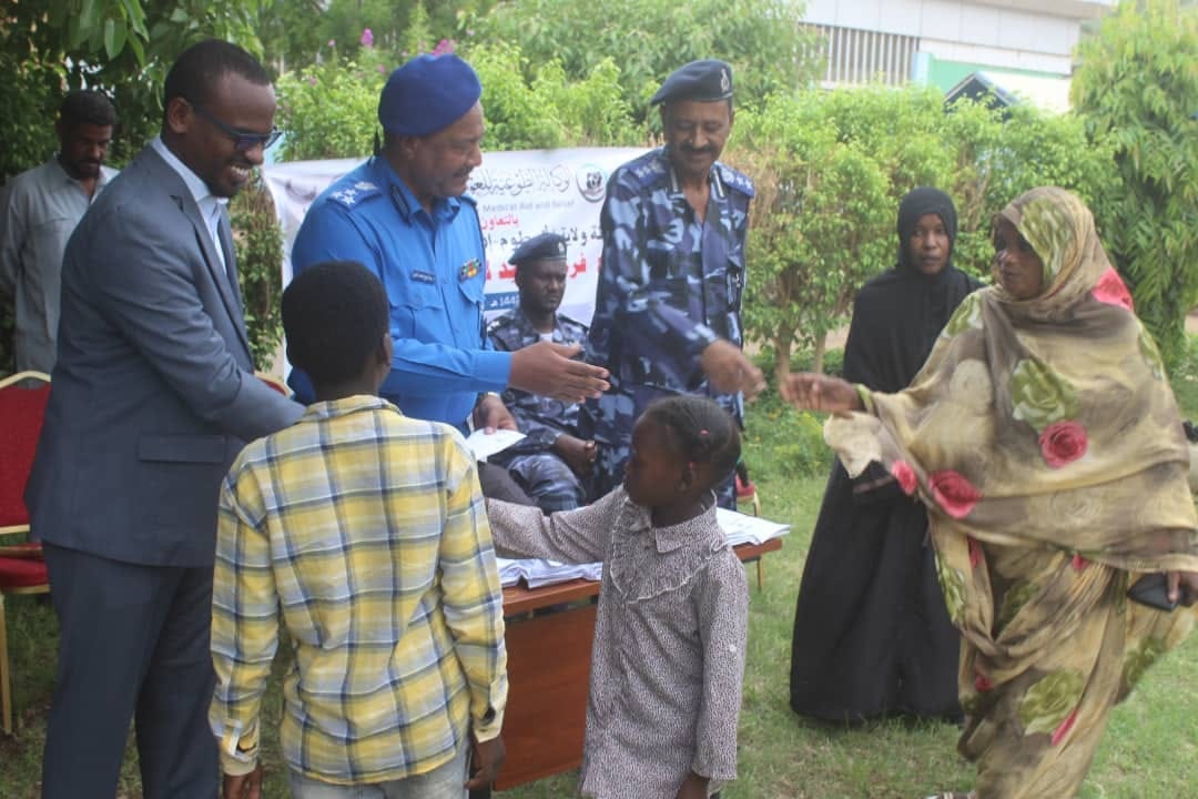 شرطة الخرطوم تنفذ مشروع فرحة العيد لأسر شهدائها