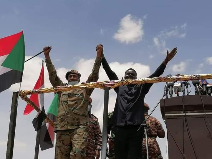 البرهان يحتفل بتنصيب مناوي حاكماً لإقليم دارفور