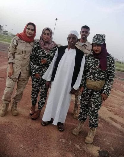 قافلة مبدعين وفنانيين لمساندة القوات المسلحة والدعم السريع في الفشقة