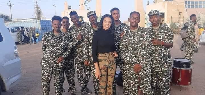 قافلة مبدعين وفنانيين لمساندة القوات المسلحة والدعم السريع في الفشقة