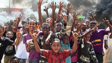 السودانيون يواصلون الاحتجاجات رفضا للانقلاب العسكري
