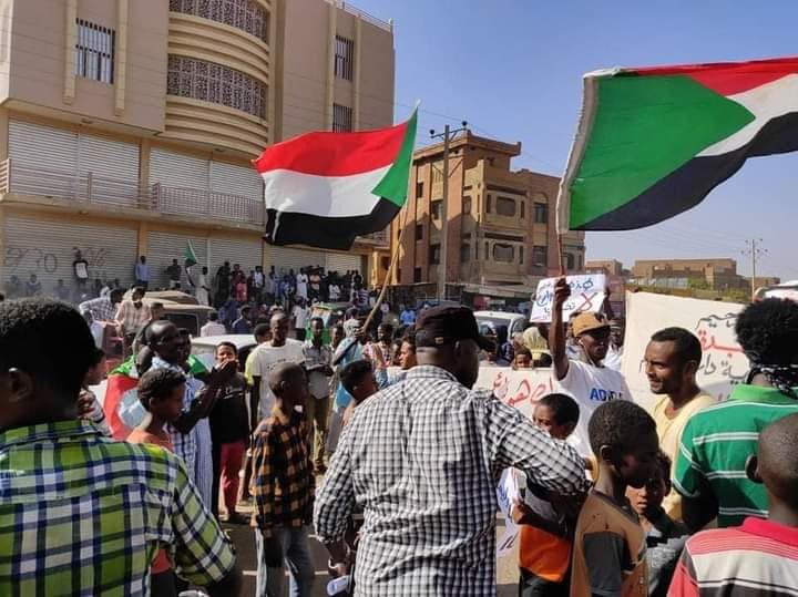 أمبدة تخرج في مواكب استرداد السلطة، ودعماً للعصيان المدني