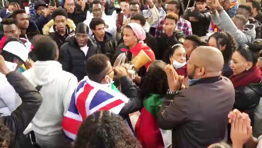 وقفة احتجاج أمام السفارة المصرية بلندن بحضور وسائل إعلام عالمية