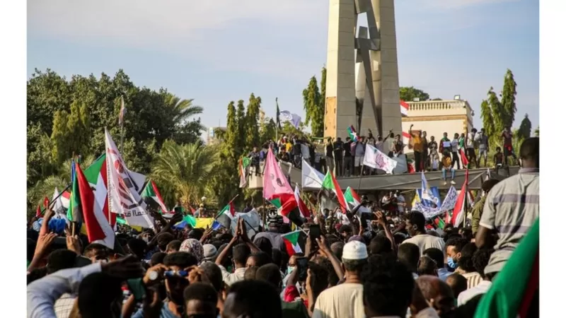 المتظاهرون يعتزمون الاعتصام أمام القصر الرئاسي EPA