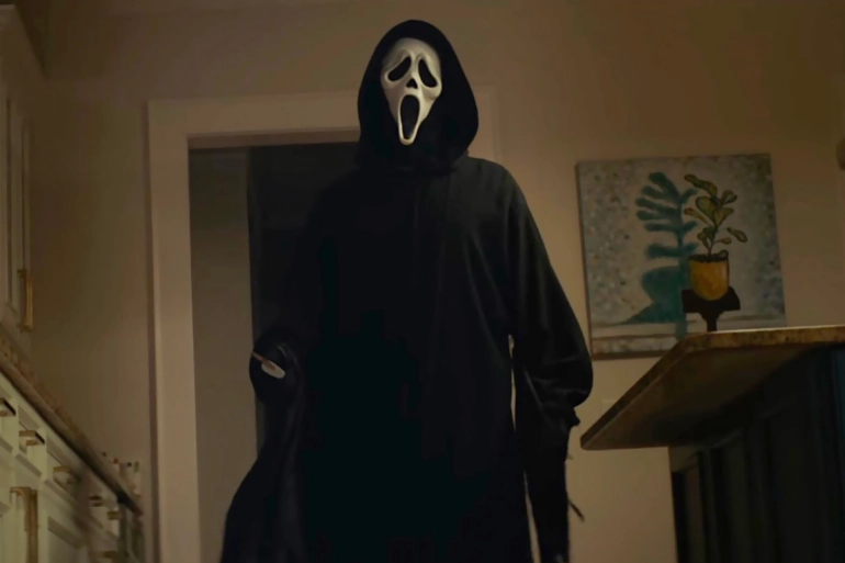 تدور أحداث فيلم "الصرخة 5" حول ظهور قاتل جديد يرتدي "قناع الشبح" (Ghost face) ويستهدف مجموعة من المراهقين (مواقع التواصل)