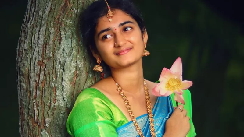 تود إي آر ياميني، المؤثرة الهندية على وسائل التواصل الاجتماعي، أن تظل محايدة بشأن الحرب الروسية الأوكرانية، ولكن على تويتر، هناك حسابا يستخدم صورتها لدعم فلاديمير بوتين.