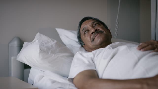 صورة تعبيرية لشخص مريض