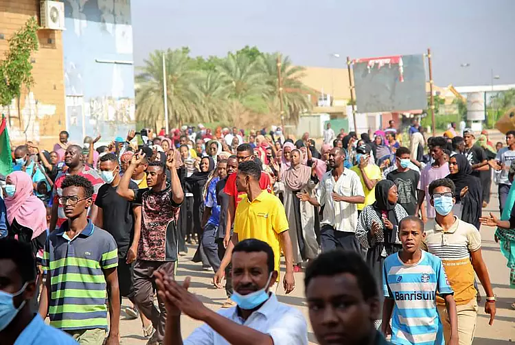متظاهرون نزلوا إلى الشوارع للتنديد باستيلاء المسؤولين العسكريين على السلطة. الخرطوم - 2021/10/25أشرف إدريس/أ ب