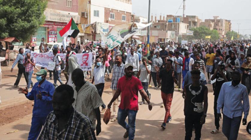 جانب من الاحتجاجات المطالبة بالحكم المدني في السودان 13 سبتمبر (أ.ب)