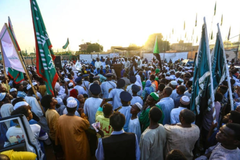 مسيرة في العاصمة السودانية الخرطوم إجياء لذكرى المولد النبوي (غيتي)