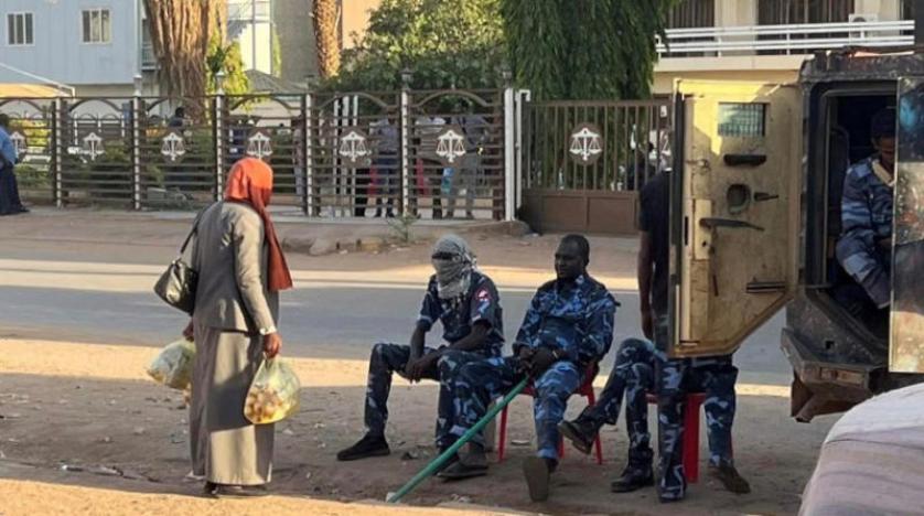 الشرطة السودانية تحاصر مقر نقابة المحامين.