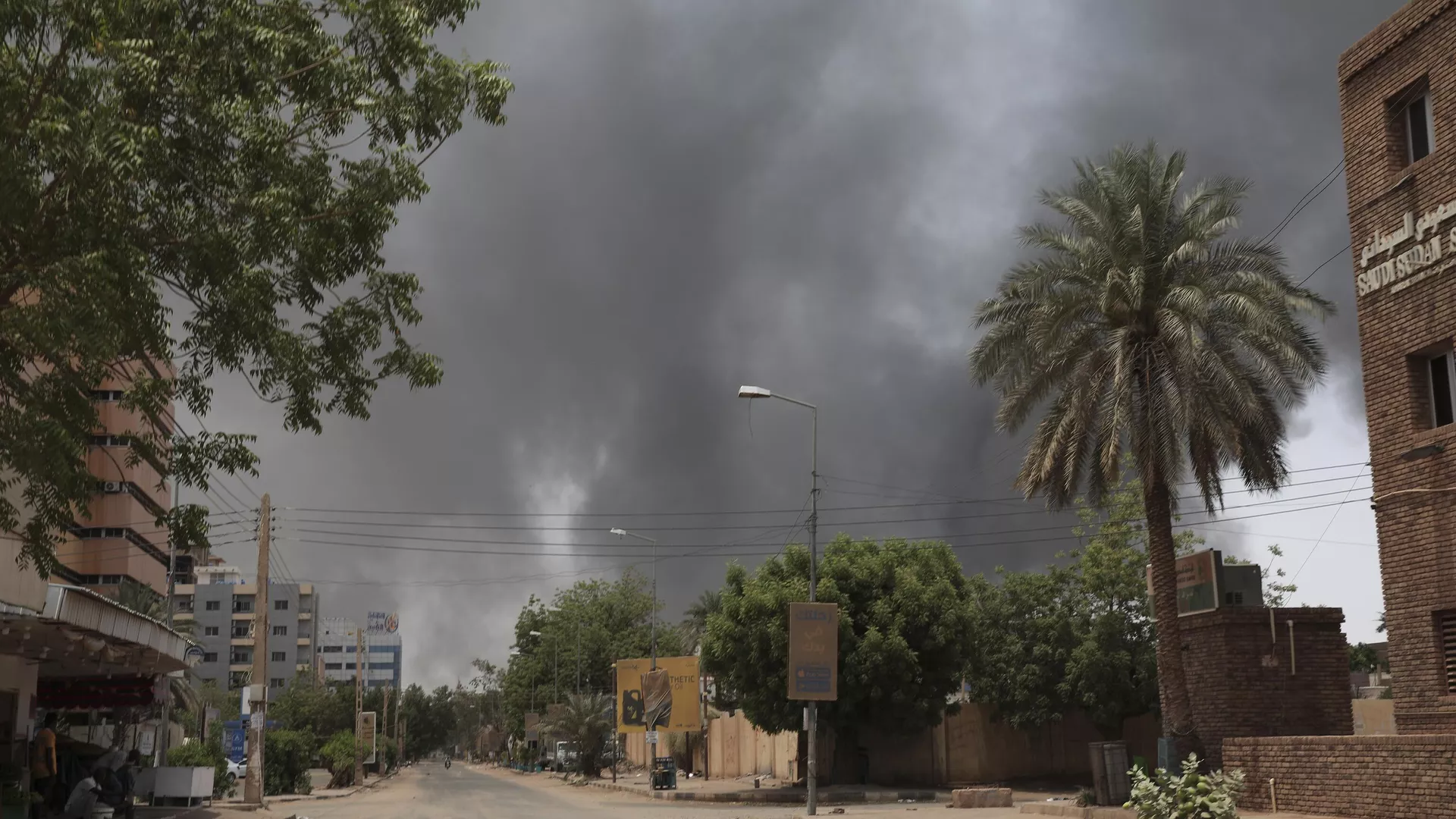 أعلنت قوات الدعم السريع في السودان، مساء اليوم الاثنين، "إسقاط طائرة حربية بالقرب من معسكر النسور بأم درمان".