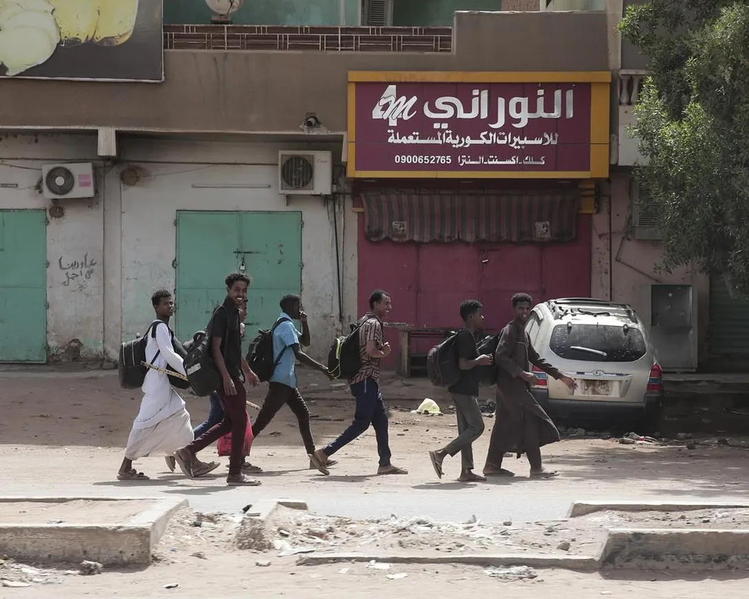 نزوح المدنيين في الخرطوم