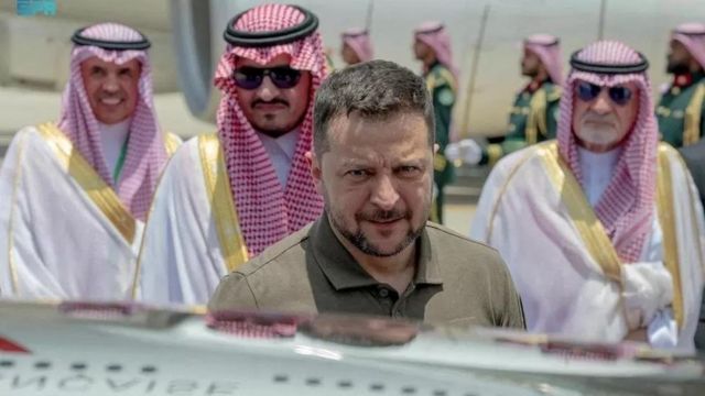 القمة-العربية-2023:-زيلينسكي-من-السعودية-يتهم-دولا-عربية-“بغض-الطرف”-عن-الغزو-الروسي-لبلاده