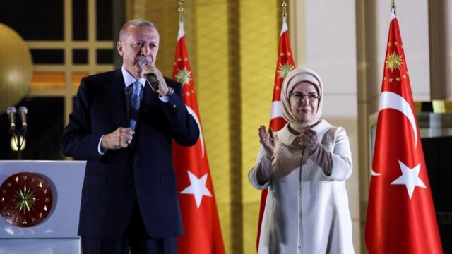 الانتخابات-التركية-2023:-أردوغان-يحتفي-بولاية-جديدة،-لكن-تركيا-“لا-تزال-منقسمة”