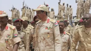 قائد قوات الدعم السريع محمد حمدان دقلو (حميدتي) مع قواته