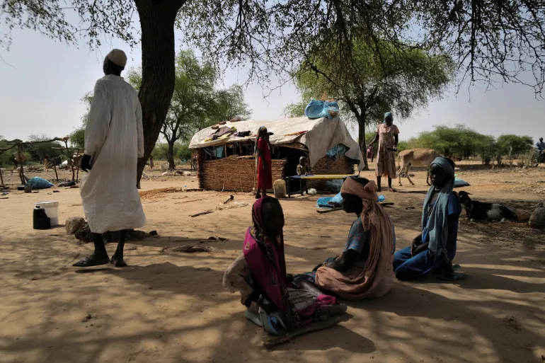 لاجئون سودانيون فروا من اشتباكات السودان إلى تشاد (رويترز)