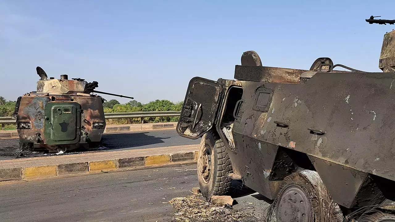 مدرعات الجيش محترقة