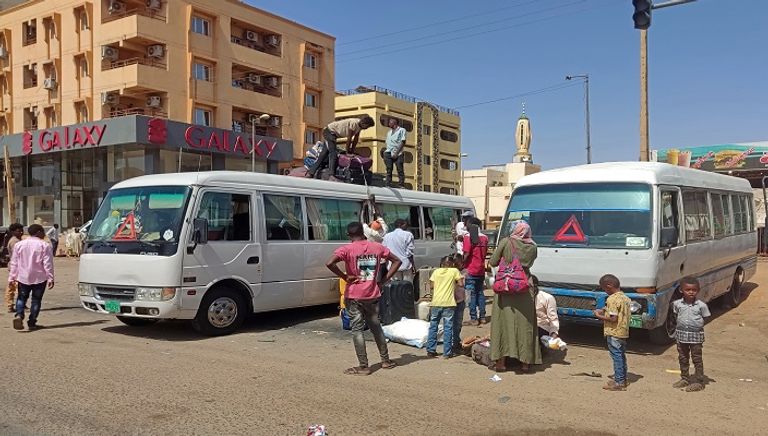 وحسب النقابة، فإن 17 مستشفى تم قصفها، و21 مستشفى تعرضت للإخلاء القسري منذ بداية الحرب، كما تعرضت 9 سيارات إسعاف للاعتداء، فيما لم يسمح لغيرها بالمرور لنقل المرضى وإيصال الأدوية."