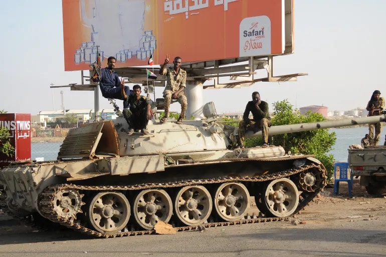 يستمر الصراع الدامي للأسبوع الثالث رغم تحذيرات من الانزلاق إلى حرب أهلية كارثية (الفرنسية)