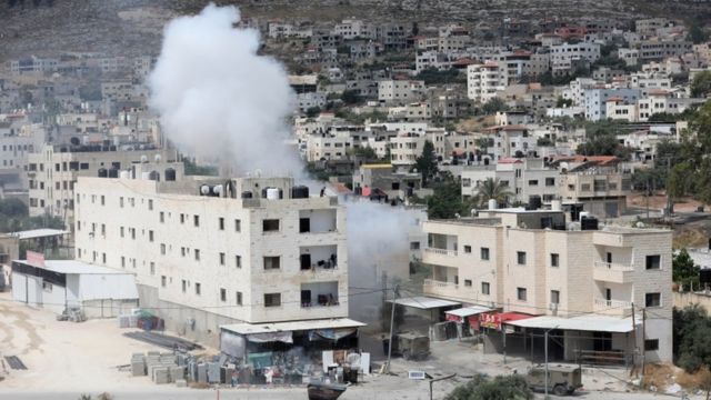 اعتقال-ستة-فلسطينيين-ومقتل-آخر-في-الضفة-الغربية