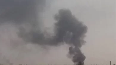 تصاعد الدخان فوق منطقة بحري مع استئناف القتال في الخرطوم (الفرنسية)