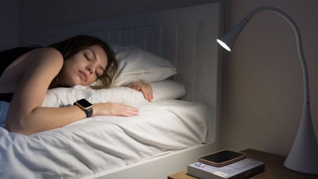 لماذا-ينبغي-عليك-تثبيت-مواعيد-نومك-طوال-الأسبوع؟