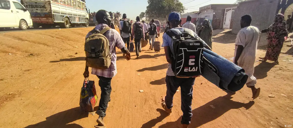 فر حوالي 300,000 سوداني من ود مدني، ثاني أكبر مدينة في السودان، هذا الأسبوع