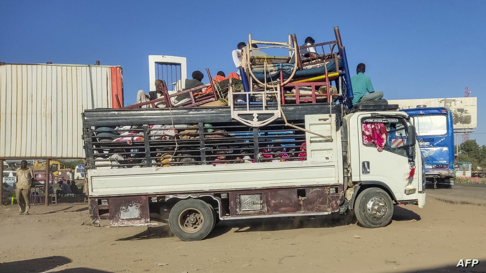 نزح سودانيون من منازلهم هربا من القتال العنيف بين الجيش والدعم السريع