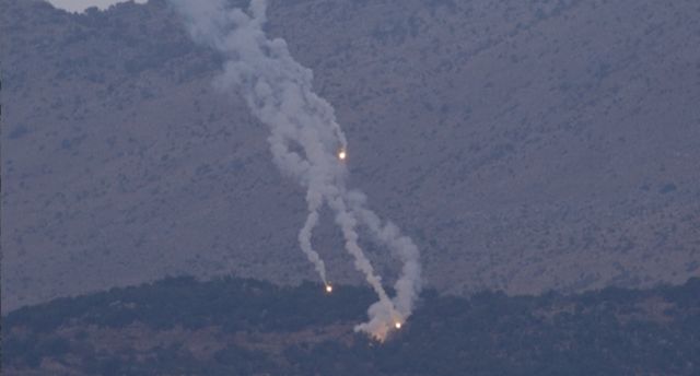 يتهم لبنان إسرائيل باستخدام قنابل حارقة مضيئة وفوسفورية