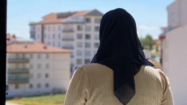قال مهاجرون سوريون لبي بي سي إنهم خائفون من الخروج