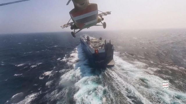 هجوم للحوثيين على سفينة في البحر الأحمر