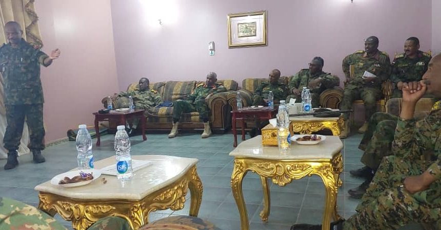 البرهان يتفقد الخطوط الأمامية بأُم درمان