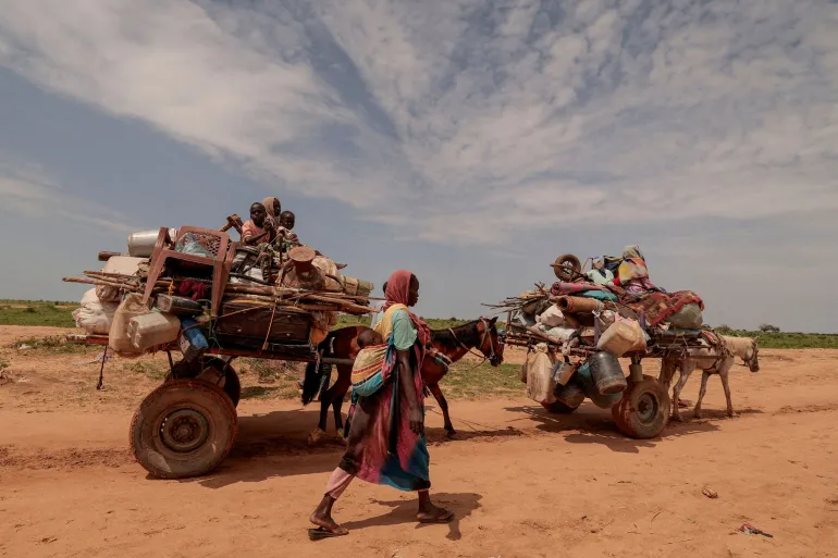 7 ملايين نازح ولاجئ في السودان بسبب الحرب (رويترز)