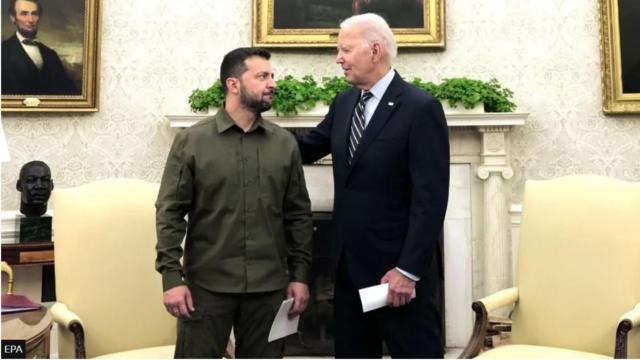 فولوديمير زيلينسكي وجو بايدن في المكتب البيضاوي